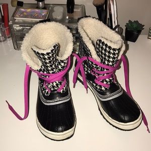 Sorel houndstooth boots